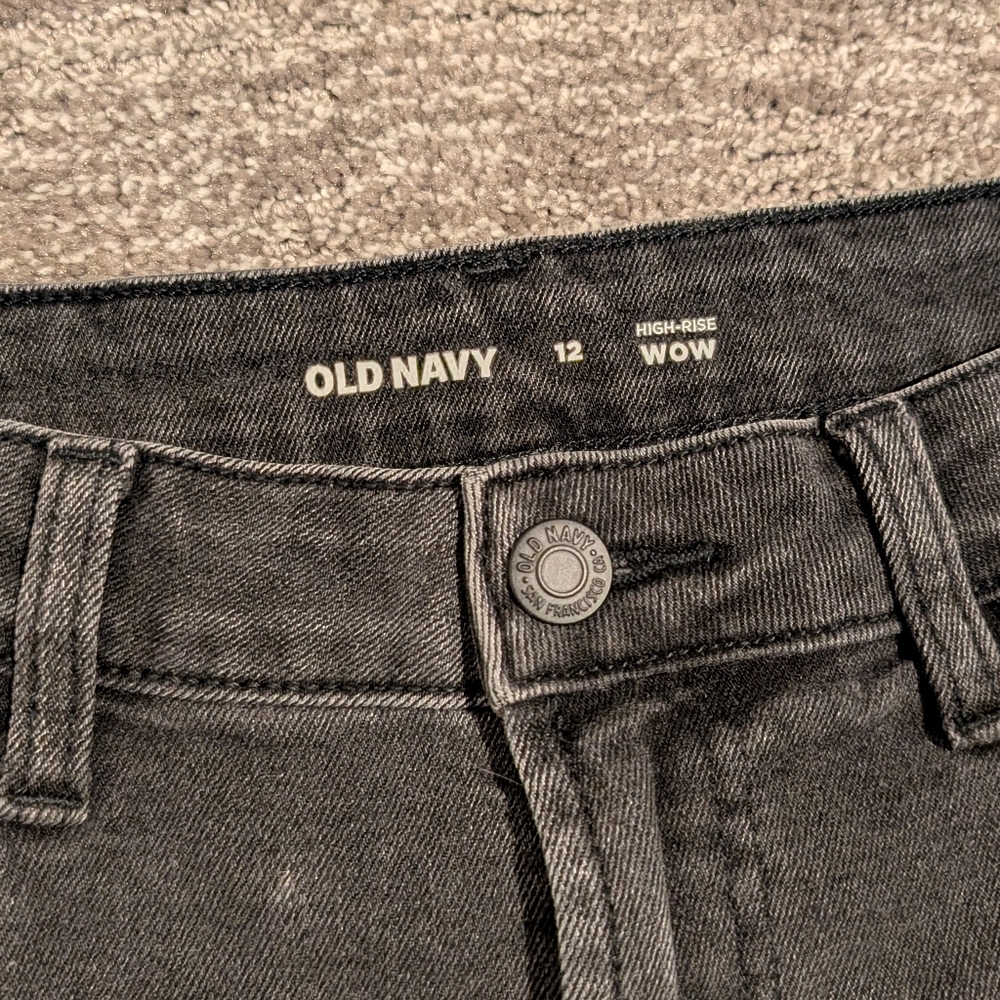 Old Navy Women's Black Cuffed Jean Shorts - 12 - Picture 4 of 8